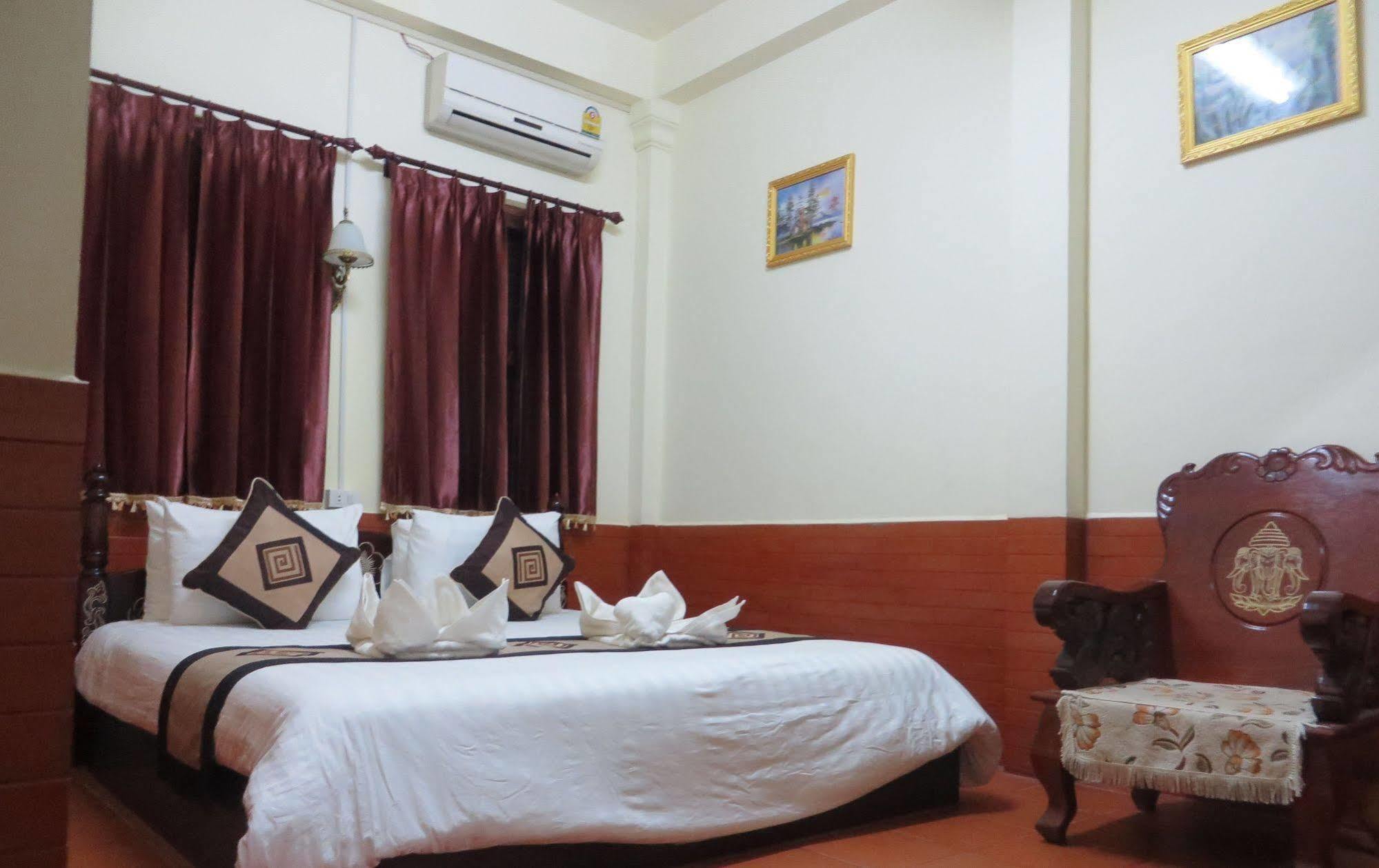วิลลา มหาสุข โฮเต็ล Hotel หลวงพระบาง ภายนอก รูปภาพ