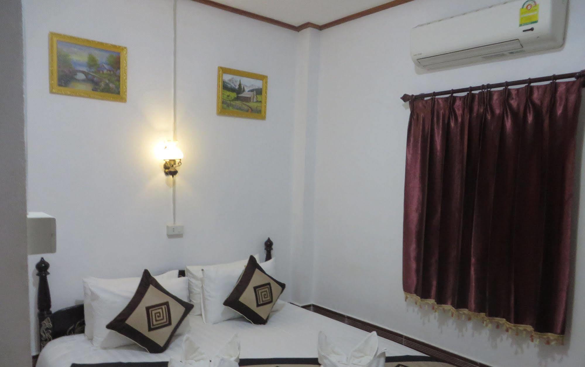 วิลลา มหาสุข โฮเต็ล Hotel หลวงพระบาง ภายนอก รูปภาพ